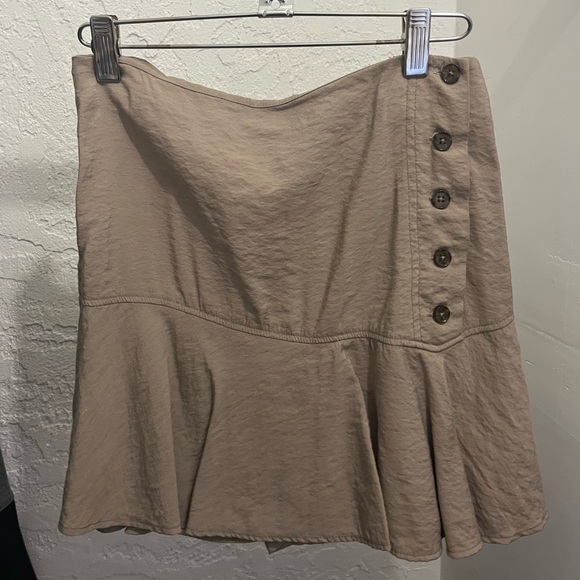 Beige Zara Skirt with buttons - Picture 1 of 2